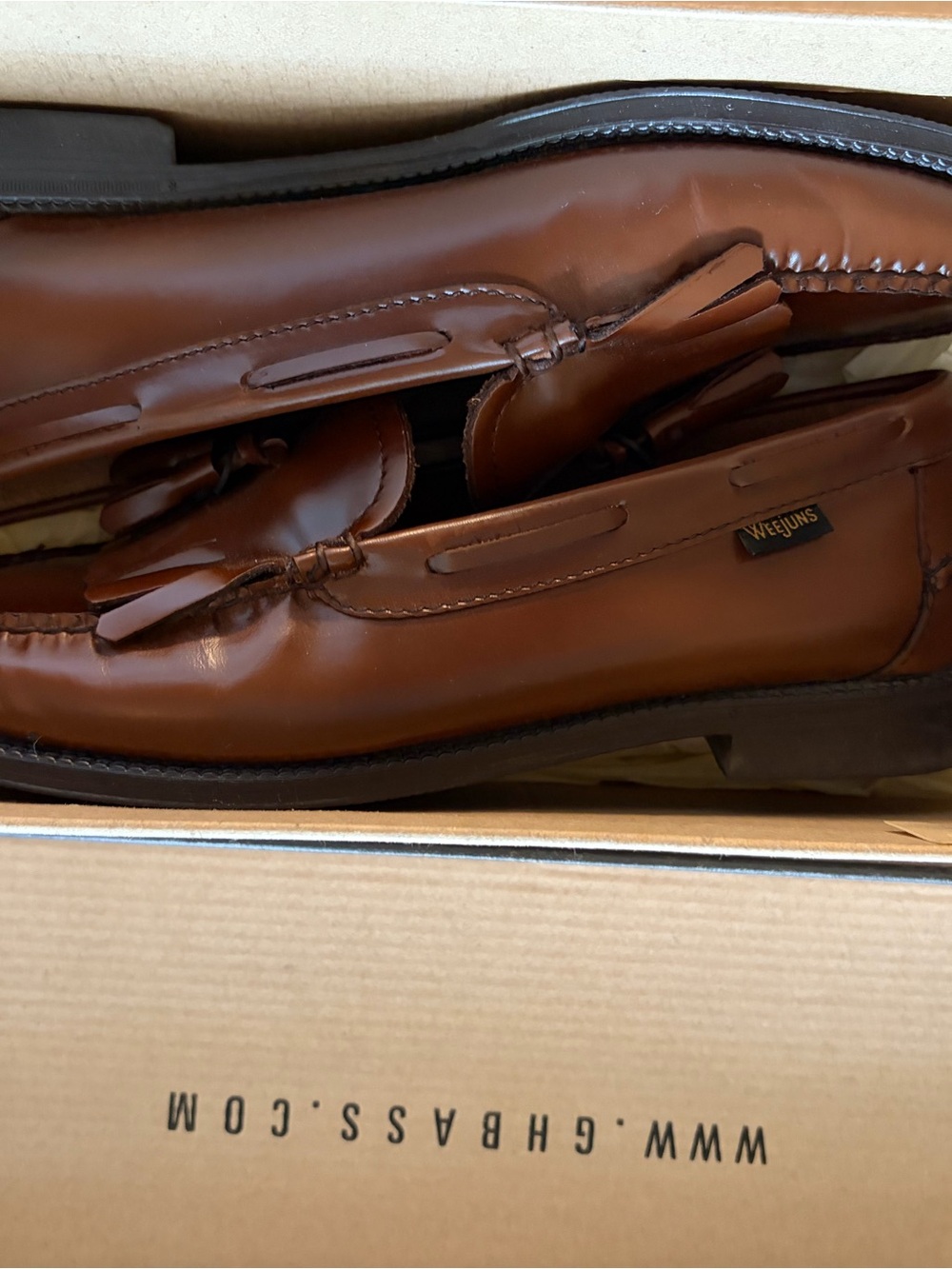 G.H. Bass & Co. Chestnut Tassel Penny Loafers Women’s Weejuns size 6